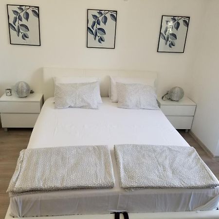 Studio Angel Stan Na Dan Novi Sad Eksteriør bilde