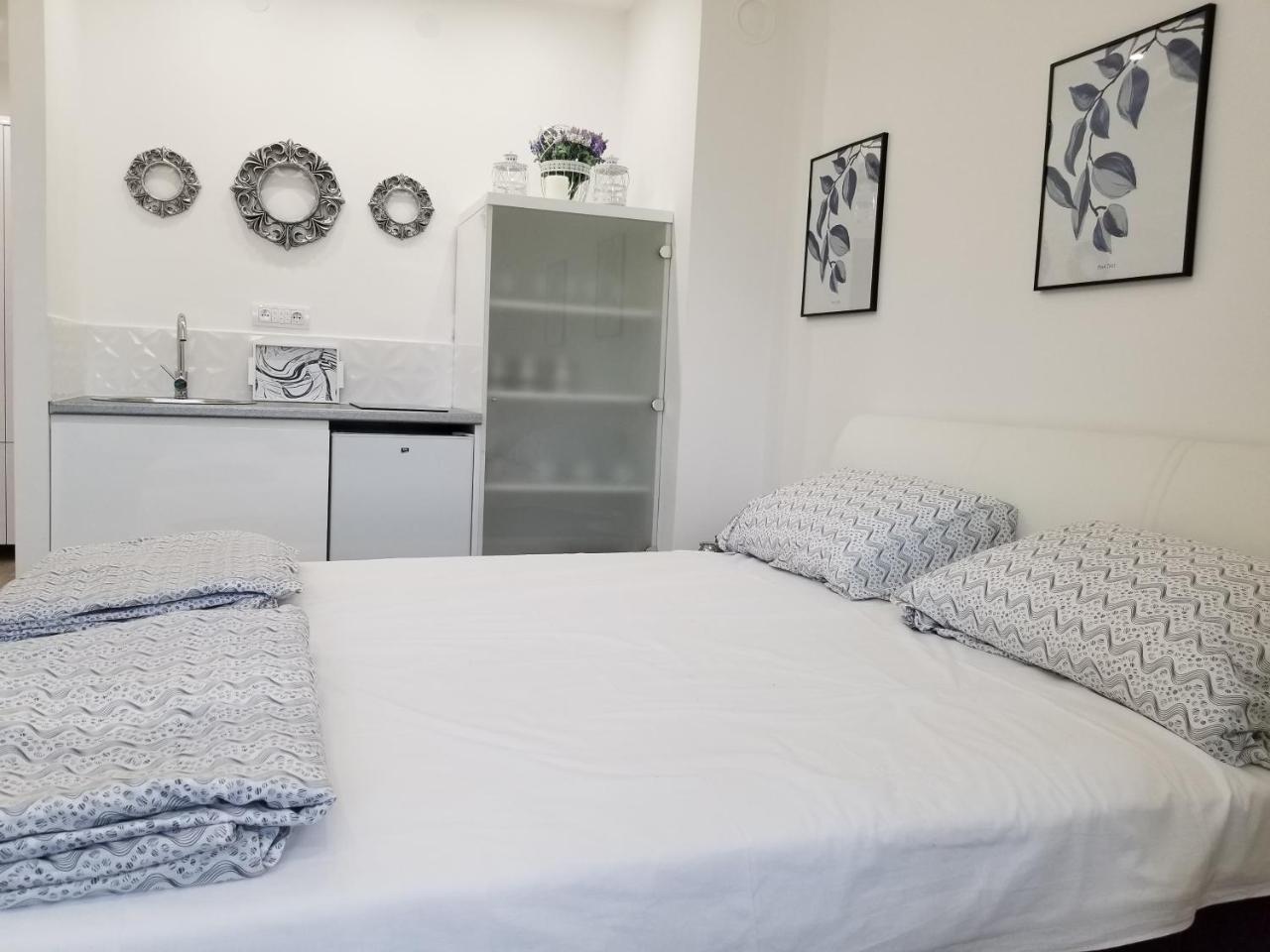 Studio Angel Stan Na Dan Novi Sad Eksteriør bilde
