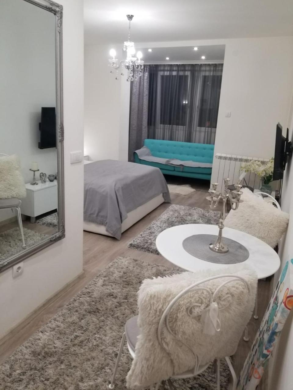 Studio Angel Stan Na Dan Novi Sad Eksteriør bilde